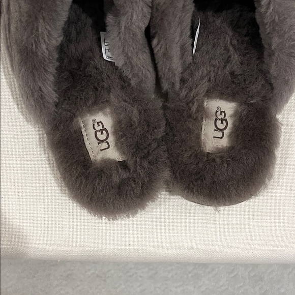 UGG Fluffy Charcoal Slippers-Women’s Size 9 - Picture 8 of 8